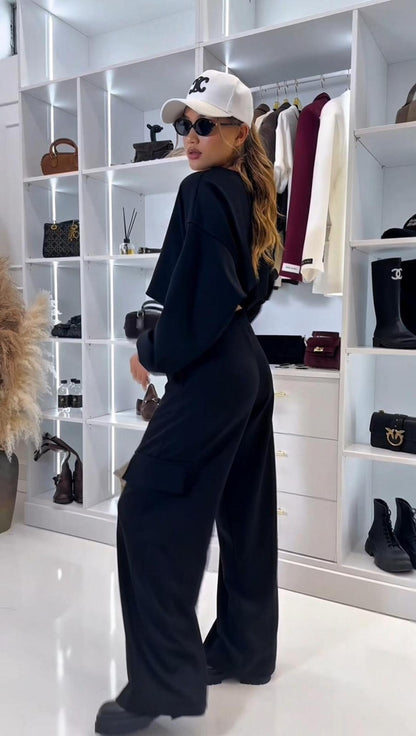 Casual cropped sweatshirt set for women and loose cargo pants Chic und Stil