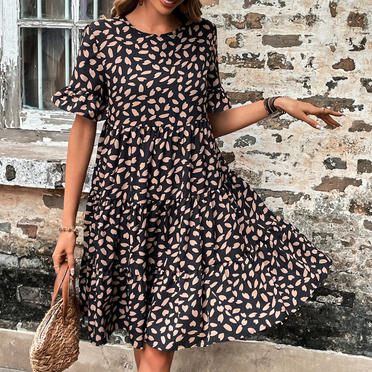 Robe d'été aérienne pour femmes avec coupe irrégulière et motif léopard tendance Chic und Stil