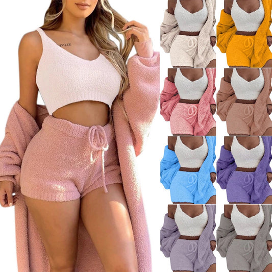 Femmes ensemble lounge douillet avec crop top et shorts Chic und Stil