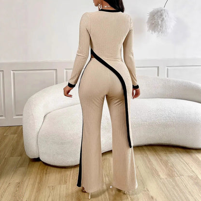 Combinaison décontractée pour femmes en tissu texturé avec des détails contrastants Chic und Stil