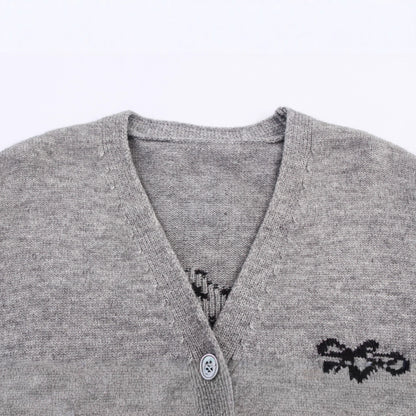 Dames pull-over en tricot douillet avec un élégant décolleté en V et une coupe décorative Chic und Stil