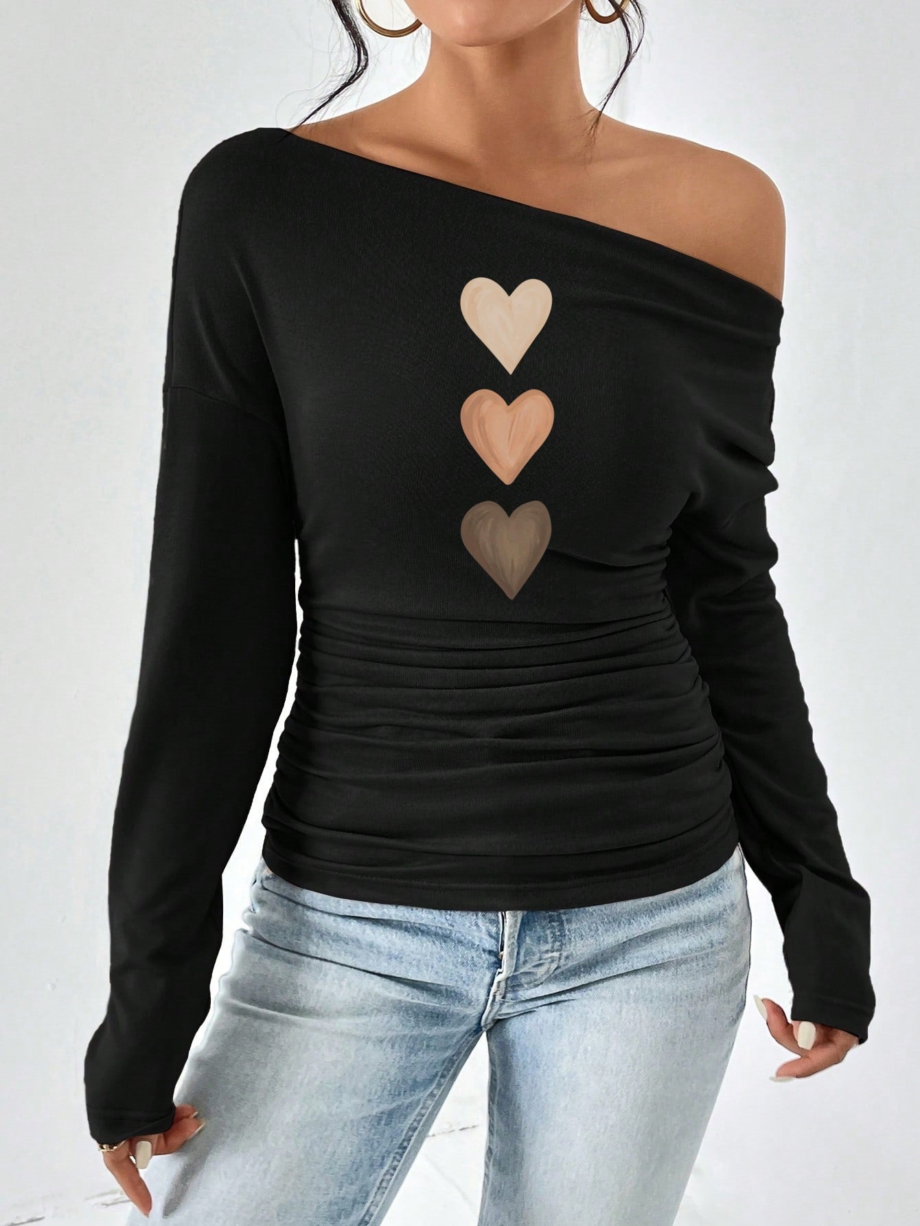 T-shirt à manches longues ajusté pour femmes avec décolleté asymétrique et fronces Chic und Stil