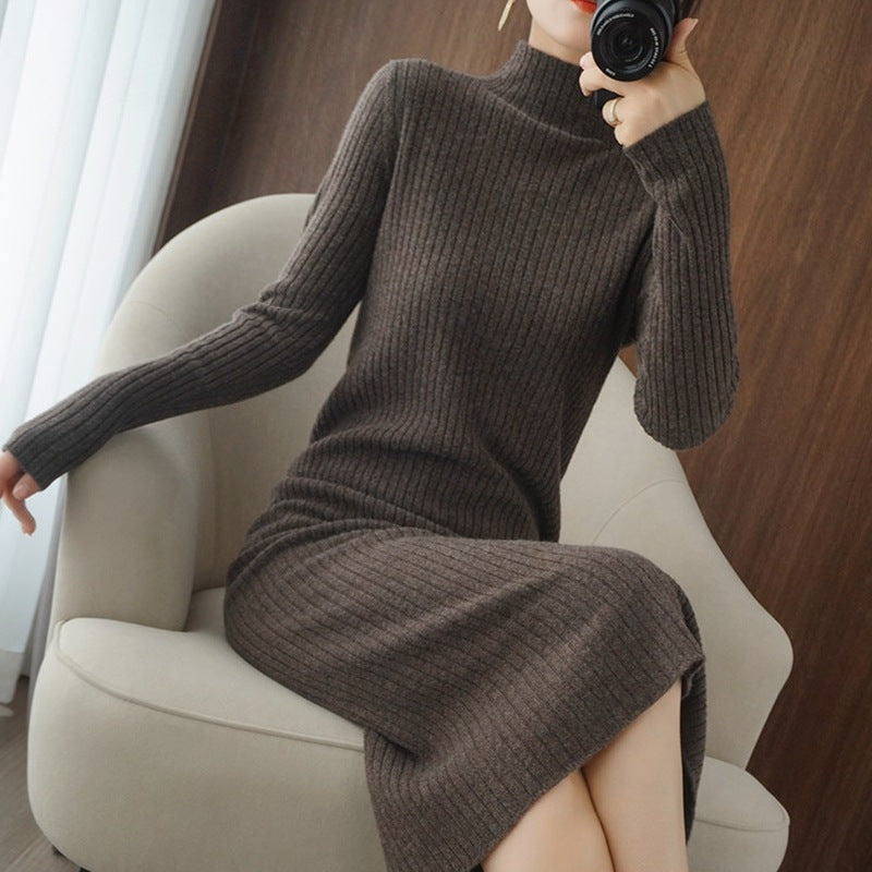 Robe tricot élégant pour femmes avec col haut et design côtelé fin Chic und Stil