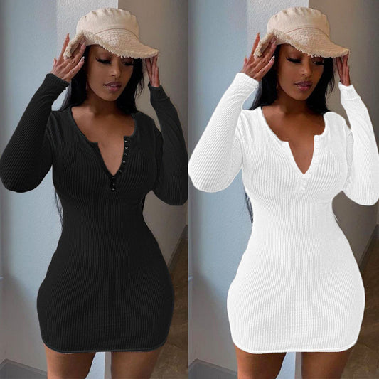 Robe en tricot pour dames avec patte de boutonnage et coupe cintrée Chic und Stil