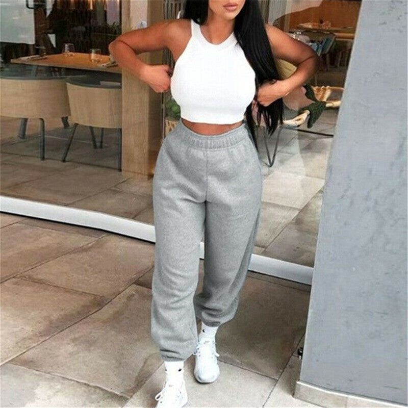 Women's sporty sweatpants with elastic waistband and relaxed fit Chic and Style