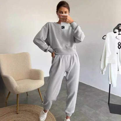 Casual sports outfit for women with cropped sweatshirt and comfortable jogging pants Chic and Style