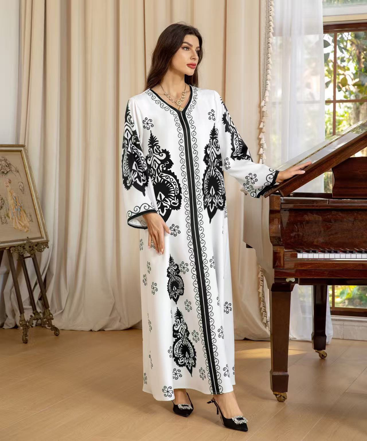 Robe kaftan pour dames avec un motif artistique et une coupe décontractée Chic und Stil
