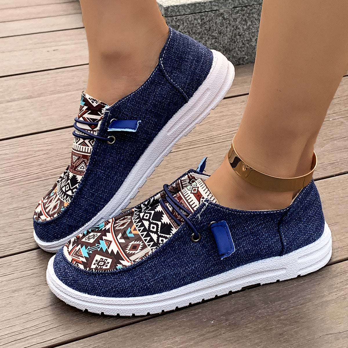 Baskets slip-on décontractées pour femmes avec un motif ethnique tendance Chic und Stil
