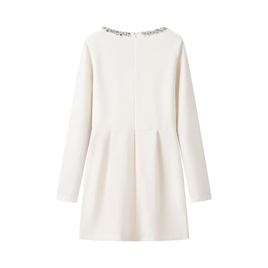 Robe longue à manches longues élégamment coupée pour femmes avec décolleté orné Chic und Stil
