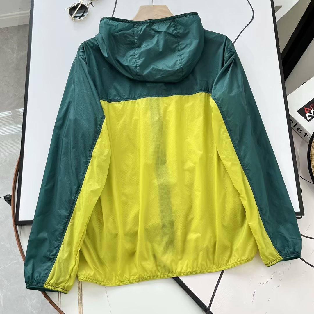 Veste de sport légère pour femmes avec capuche Chic & Stil