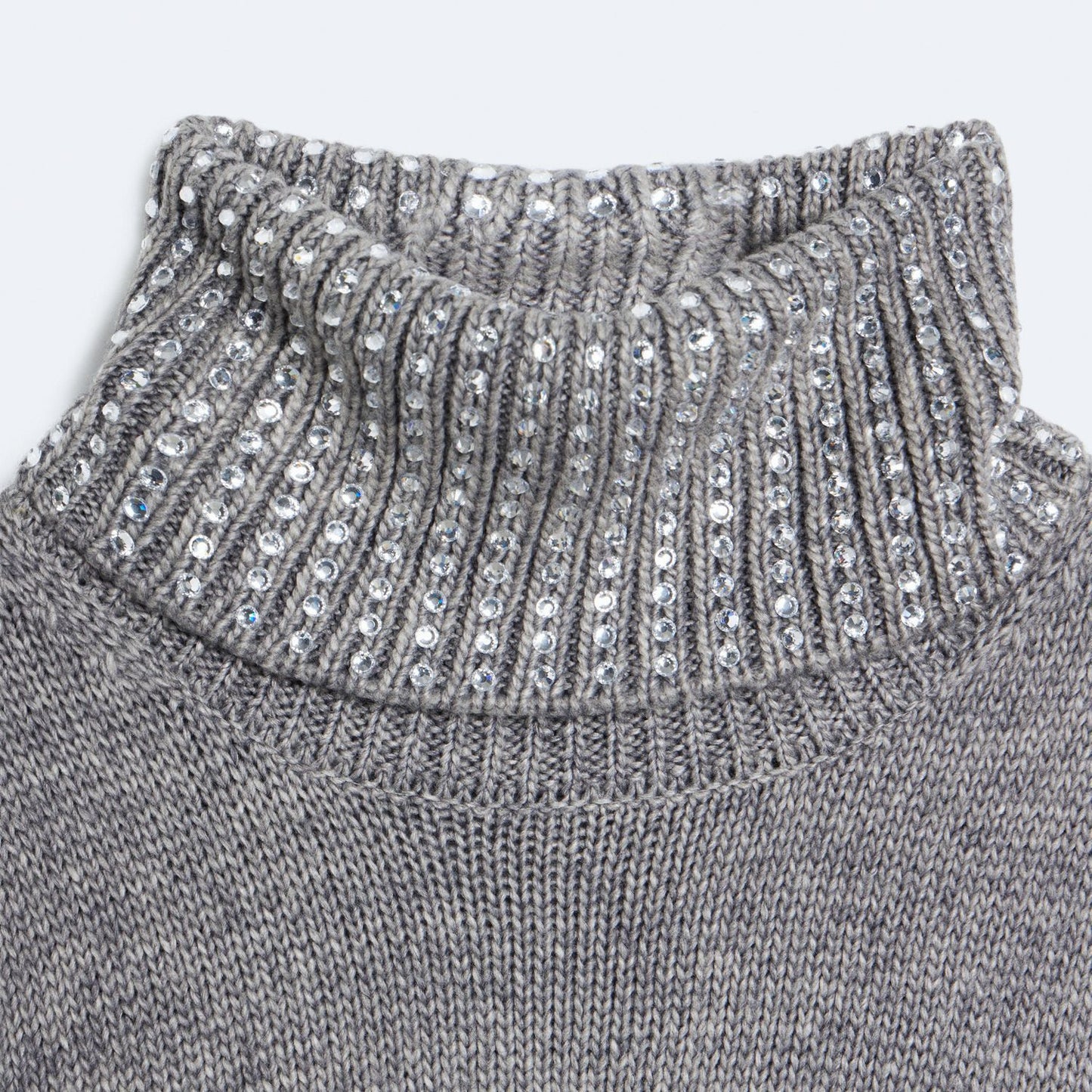 Pull-over en tricot pour femmes avec col haut et ensemble de shorts assorti Chic und Stil