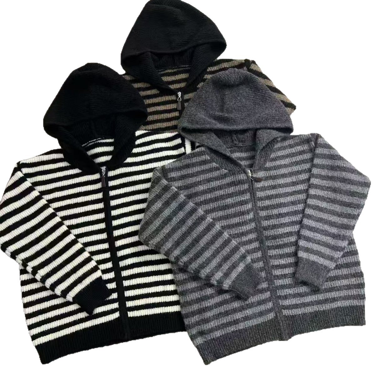 Casual knitted pullover for women with hood and zipper Chic and Style