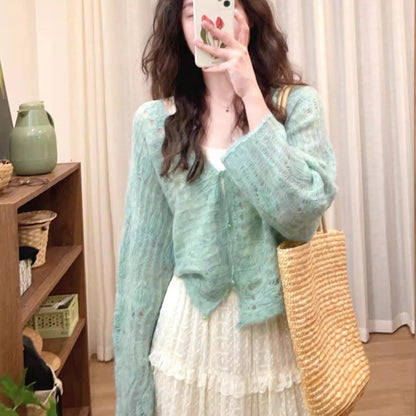 Cardigan en tricot léger pour femmes avec une fine structure en mailles ajourées et une coupe ample Chic und Stil