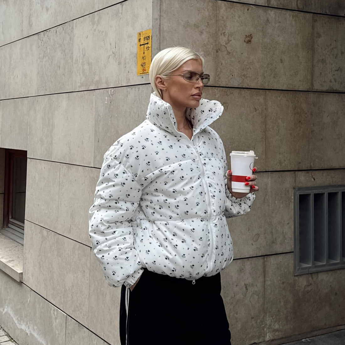 Dames doudoune avec motifs floraux et col haut Chic und Stil