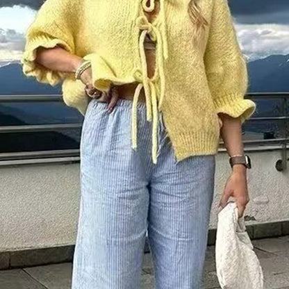 Dame Grosse maille cardigan avec des détails noués de manière ludique Chic und Stil