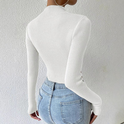 Pull en fine maille pour femmes avec col montant à la mode et design sans vagues Chic und Stil