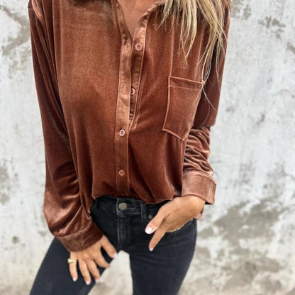 Chemisier en satin élégant pour femmes avec col classique et poche poitrine Chic und Stil