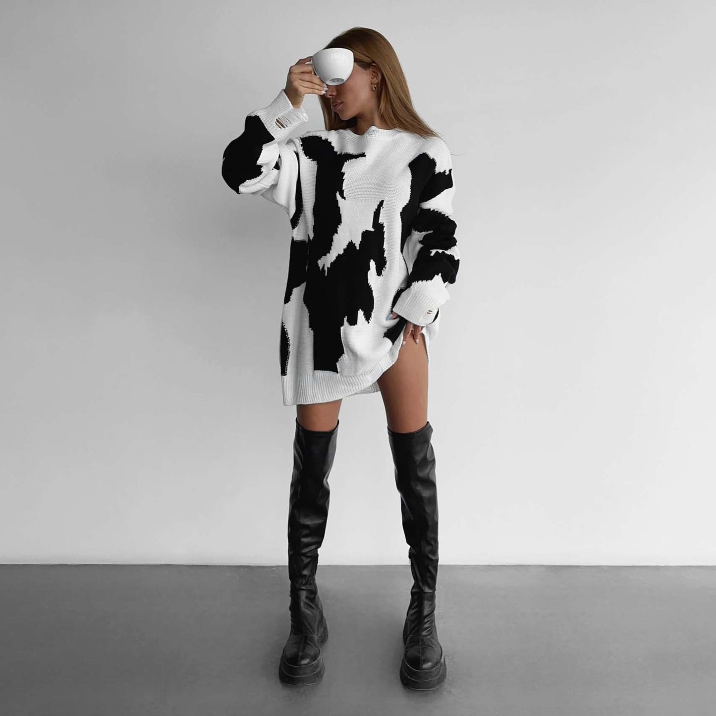 Ladies oversized knitted pullover with graphic pattern Chic and Style
