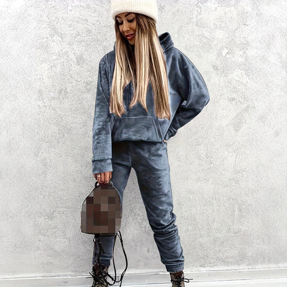 Women's sporty lounge set with hoodie and pants Chic und Stil