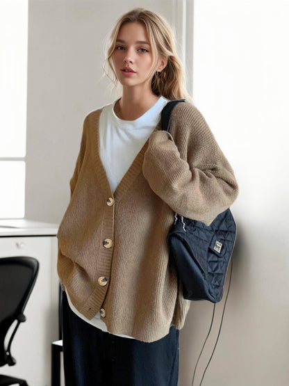 Dames grand tricot cardigan avec décolleté en V profond et grands boutons Chic und Stil