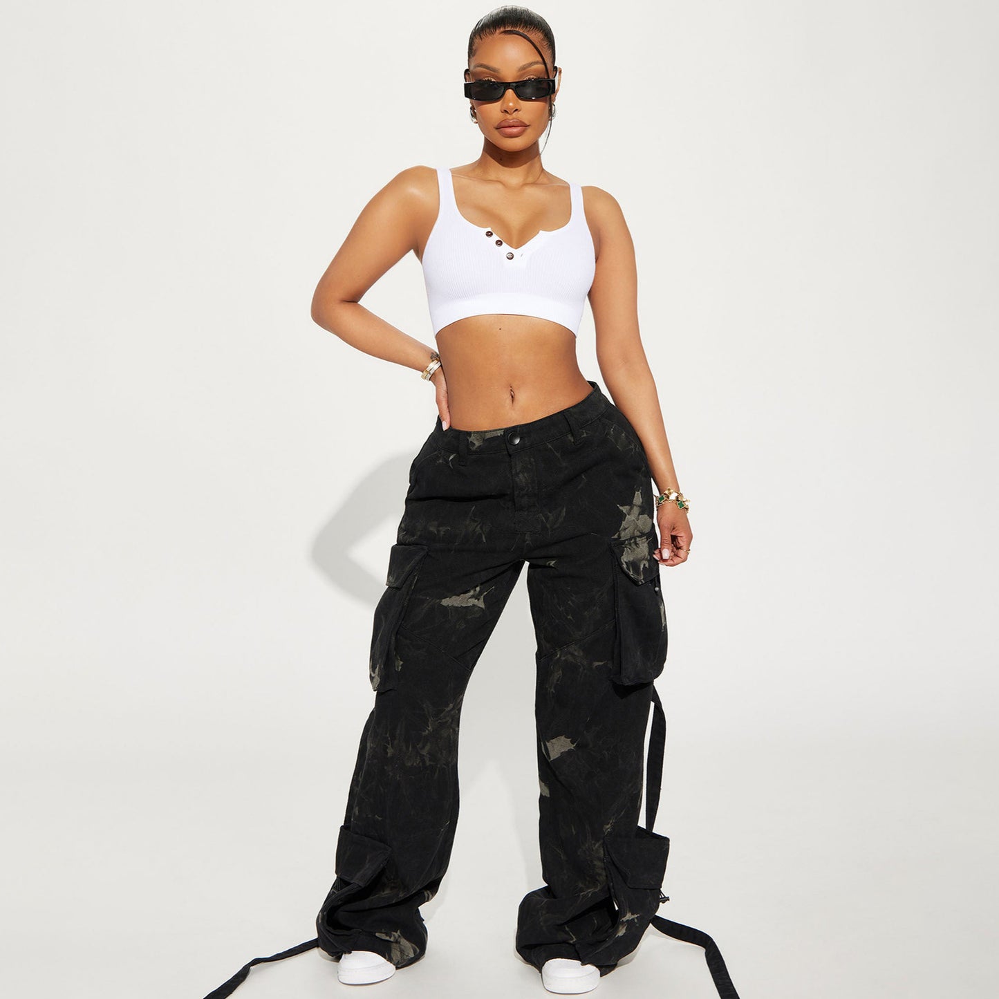 Women's cargo pants with a trendy batik design and practical side pockets Chic and Style