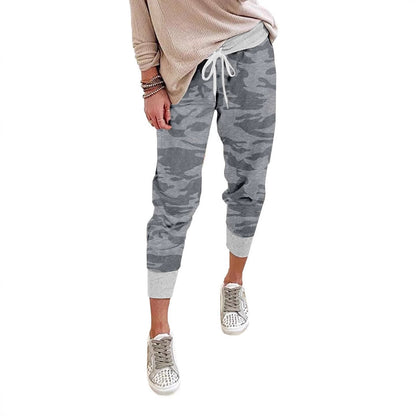 Comfortable cargo pants for women with elastic waist and side pockets Chic und Stil