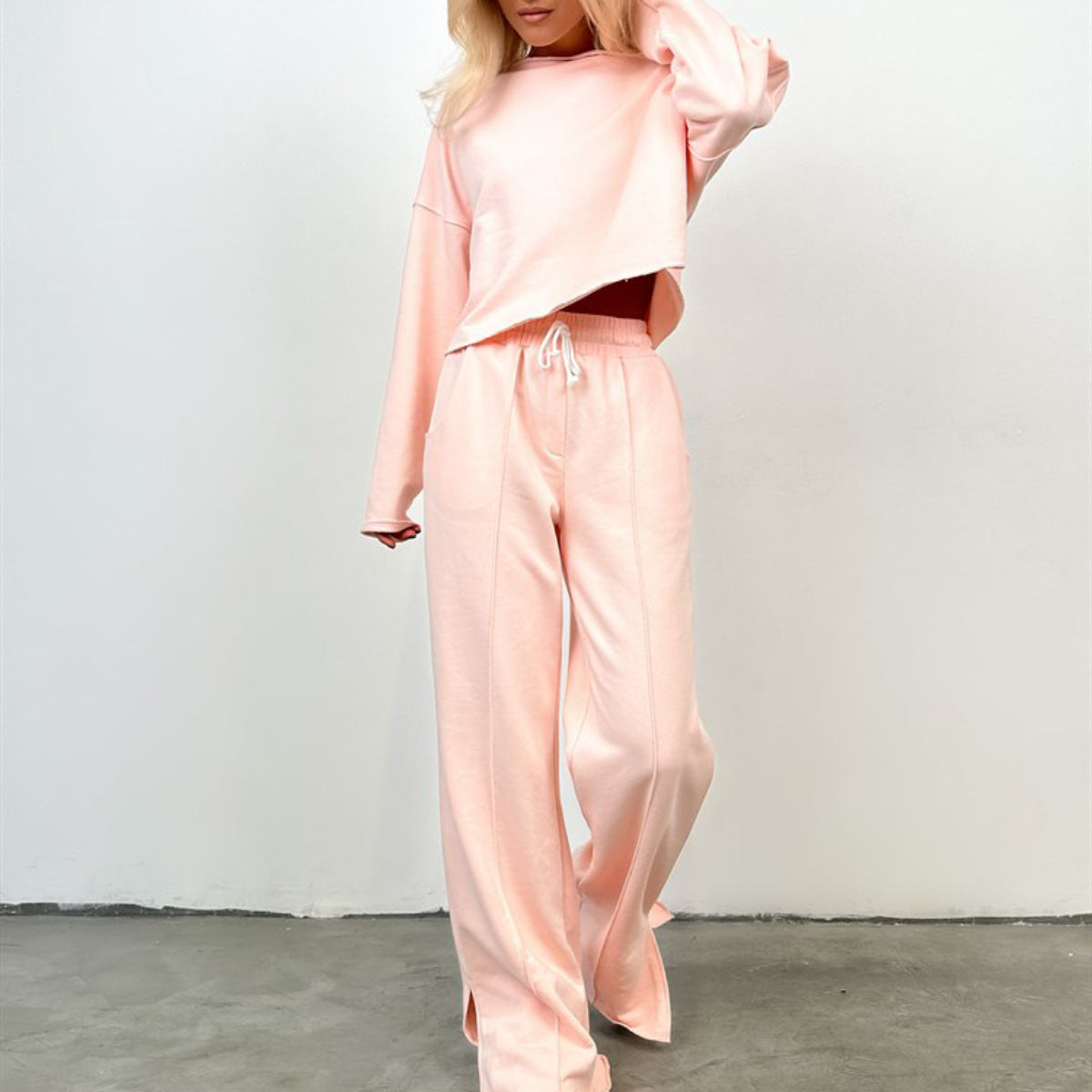 Chic and Style women's sports sweatshirt and loose jogger pants set