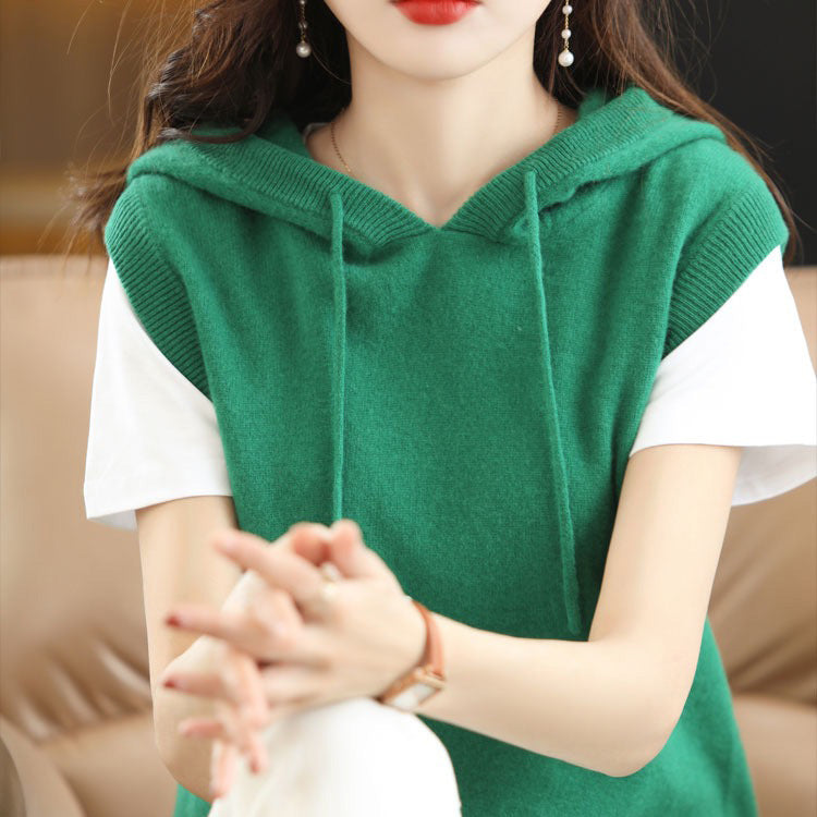 Pull à capuche pour femmes avec design sans manches et élégant décolleté en V Chic und Stil