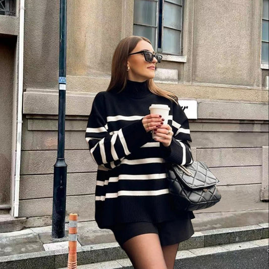 Pull en tricot surdimensionné pour femmes avec col haut et motif rayé tendance Chic und Stil