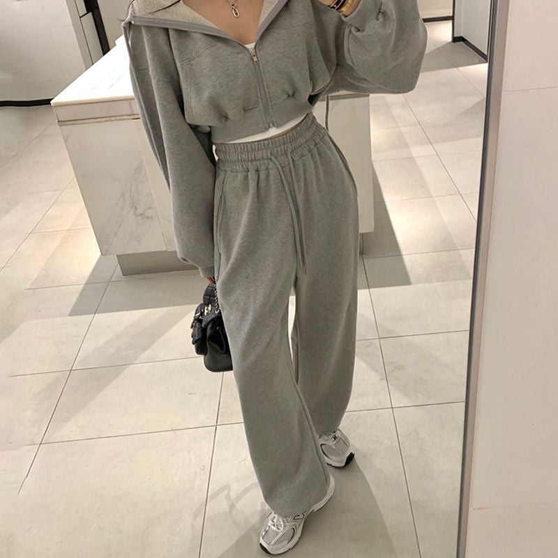 Women's sporty sweatshirt set and wide jogger pants Chic und Stil