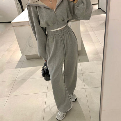 Women's sporty sweatshirt set and wide jogger pants Chic und Stil