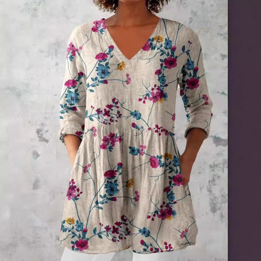 Robe chemise pour femmes avec un design floral et des poches pratiques Chic und Stil