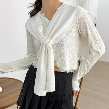 Trendy knitted scarf for women with bow detail Chic und Stil