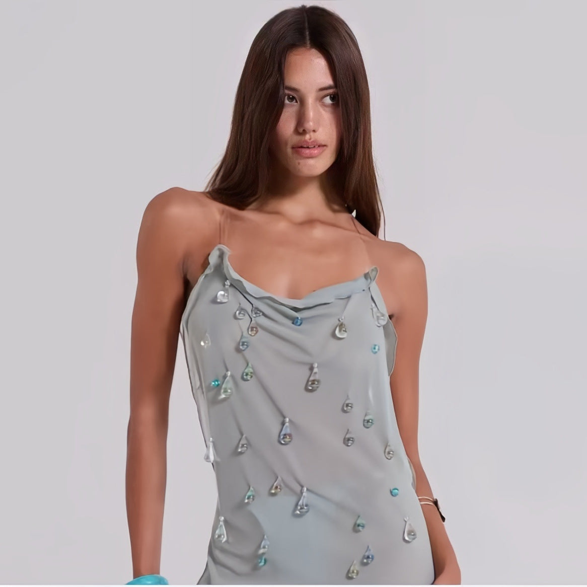 Dames Robe Mini élégante avec décolleté cascade sophistiqué et détails en bijou scintillants Chic und Stil