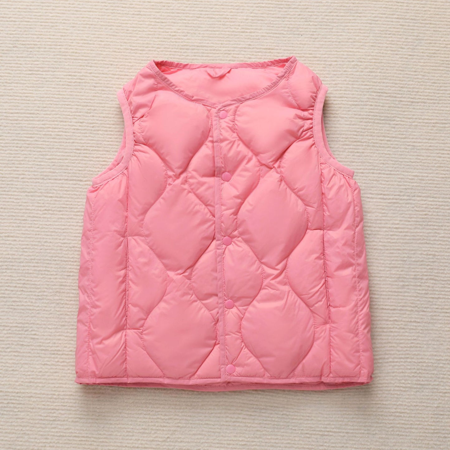 Sleeveless women's jacket with a stylish quilted pattern and functional snap buttons Chic and Style
