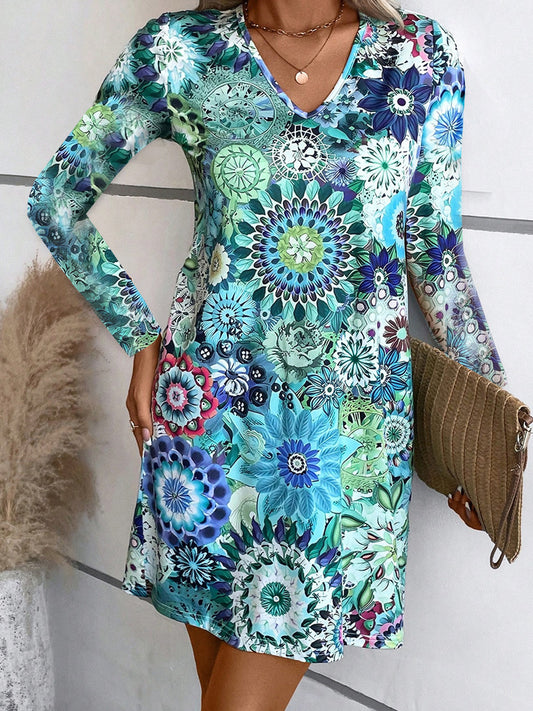 Robe blouse à col en V ludique pour femmes avec des motifs floraux et des manches longues Chic und Stil