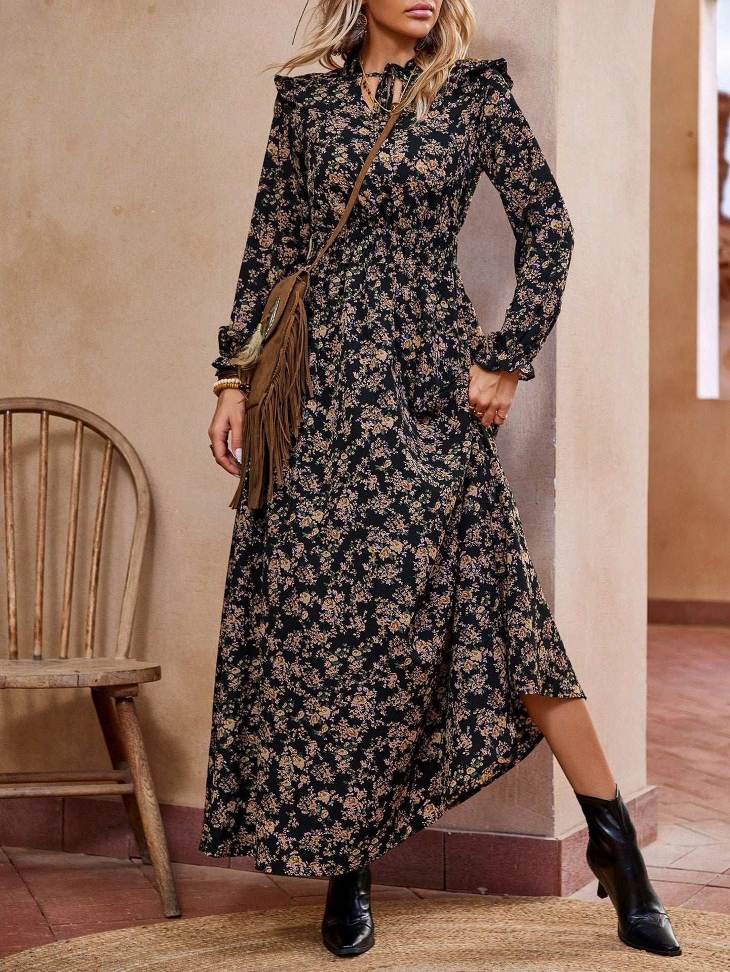 Robe maxi femme avec une coupe flatteuse et des détails floraux Chic und Stil
