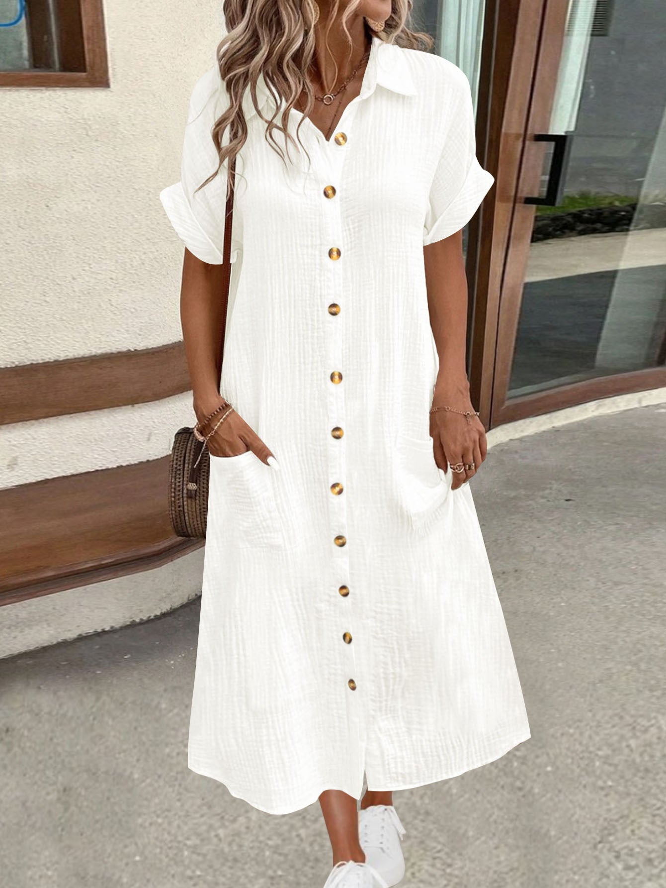 Robe chemise pour femmes avec des boutons décoratifs et des poches pratiques Chic und Stil