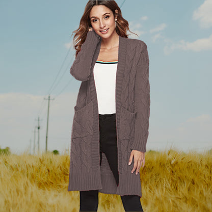 Cardigan en gros tricot pour femmes avec un élégant design en torsade et des poches pratiques Chic und Stil