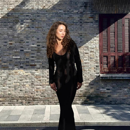 Robe maxi en tricot pour femmes avec un motif ajouré raffiné et un profond décolleté en V Chic und Stil