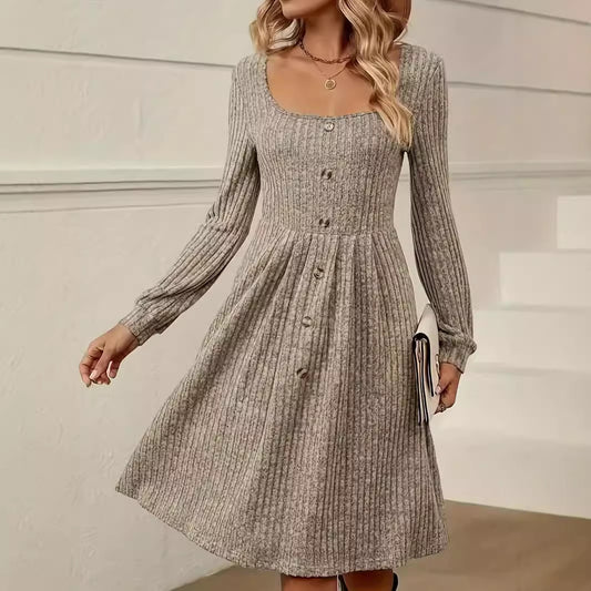 Robe en tricot pour femmes avec patte de boutons Chic und Stil