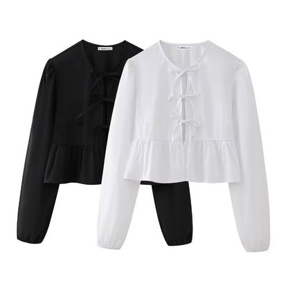 Chemisier femme avec des détails romantiques en volants et un nœud Chic und Stil