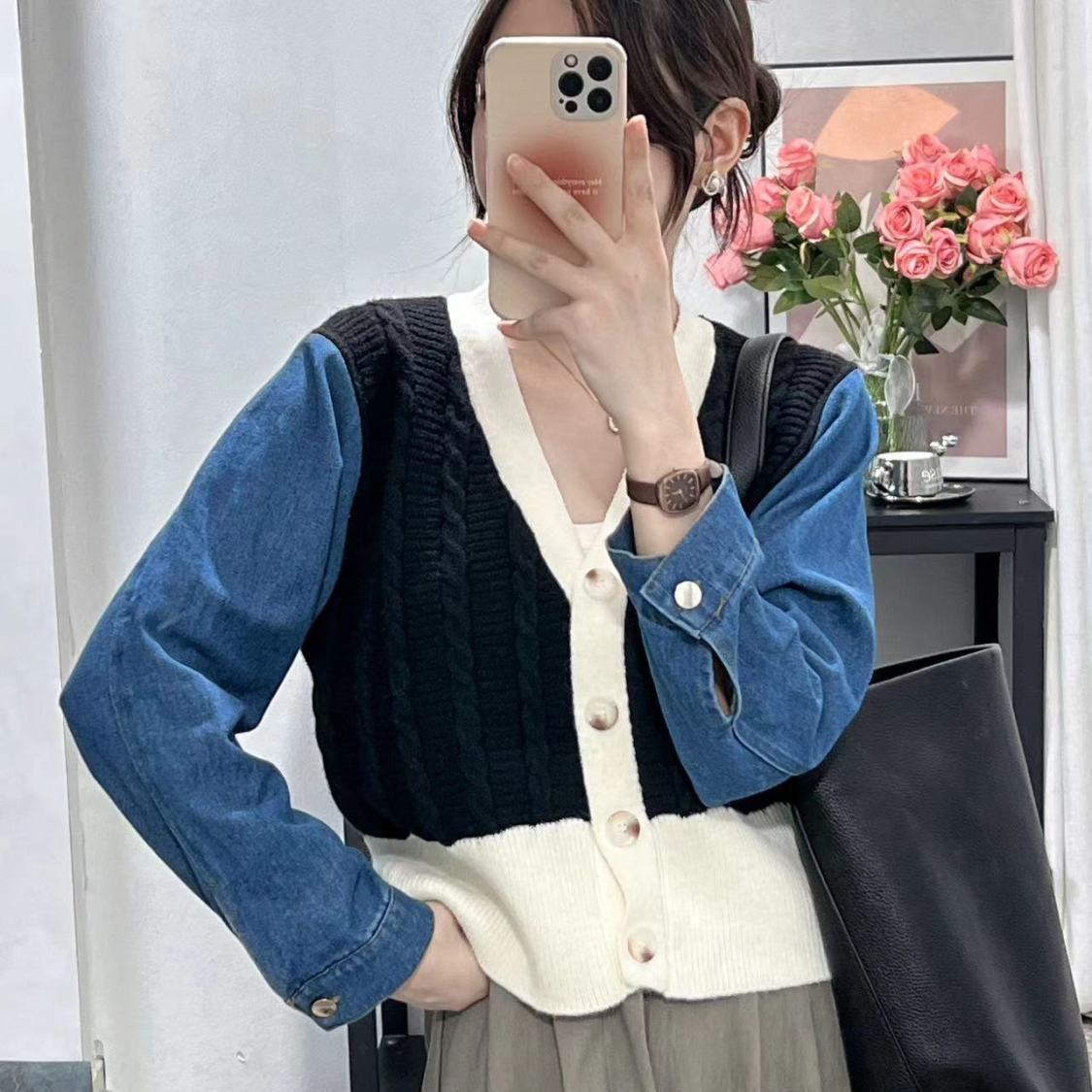 Cardigan tricoté élégant pour femmes avec des manches en denim Chic & Stil