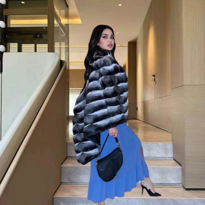Robe maxi en tricot pour femmes avec patte de boutonnage et décolleté en V tendance Chic und Stil