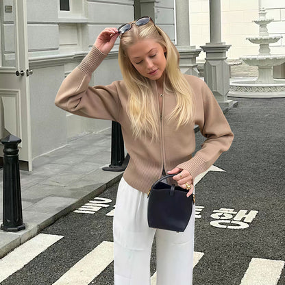 Dames élégant gilet tricot avec poche kangourou et coupe contemporaine Chic und Stil