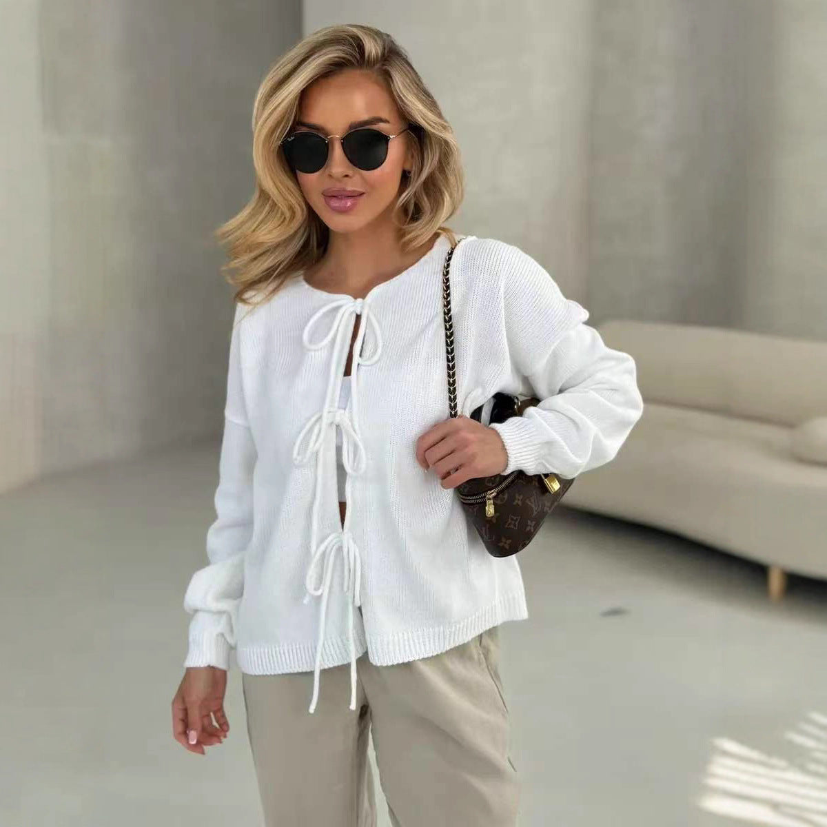 Pull en tricot pour femmes avec un lacet élégant et une coupe confortable Chic und Stil