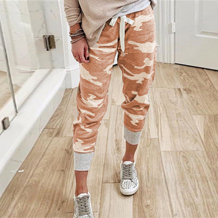 Comfortable cargo pants for women with elastic waist and side pockets Chic und Stil