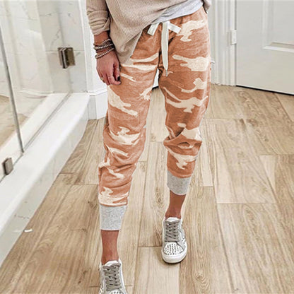 Comfortable cargo pants for women with elastic waist and side pockets Chic und Stil