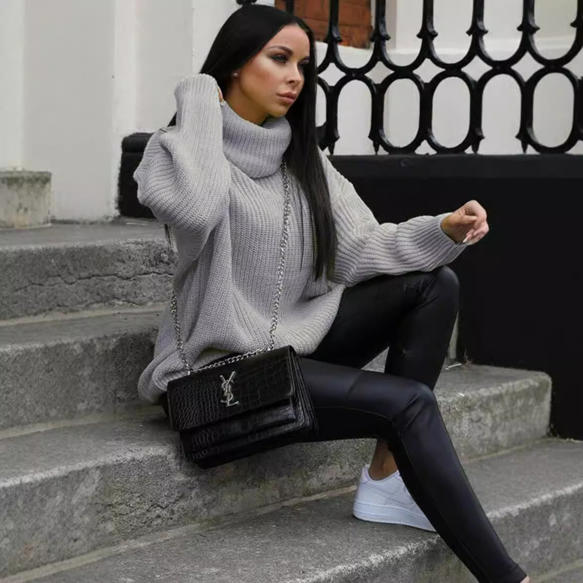 Pull femme oversized avec col haut et structure Chic und Stil