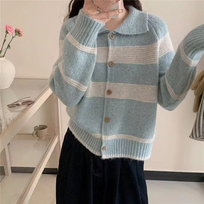 Dames Cardigan en tricot à la mode avec des rayures élégantes et des boutons en bois Chic und Stil